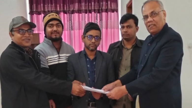 ইন্দোনেশিয়ায় আগ্নেয়গিরির অগ্ন্যুৎপাতে বিমান চলাচল বন্ধ